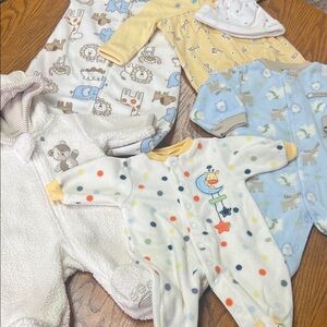 Infant Sleeper Lot, Baby One Piece Lot, Sleeper Gowns, 5 Sleepers and a Hat
